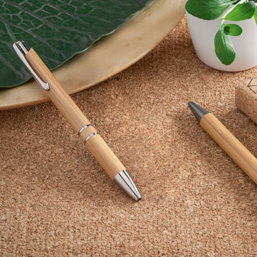 Esferográfica em bambu com clipe